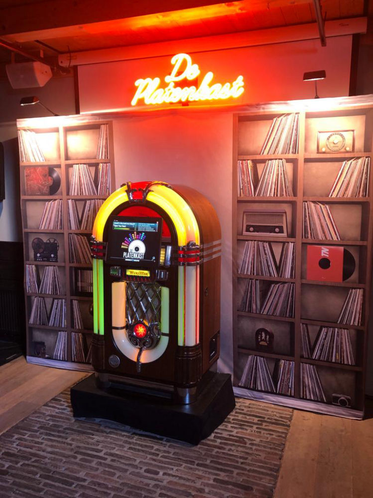 karaoke verhuur met een grote jukebox