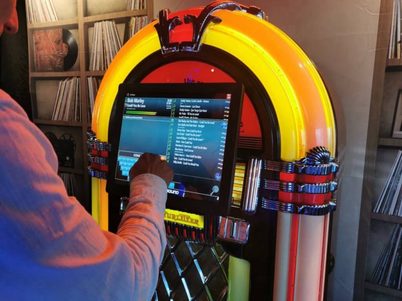 Jukebox klaar voor verhuur op een feestlocatie bij De Platenkast