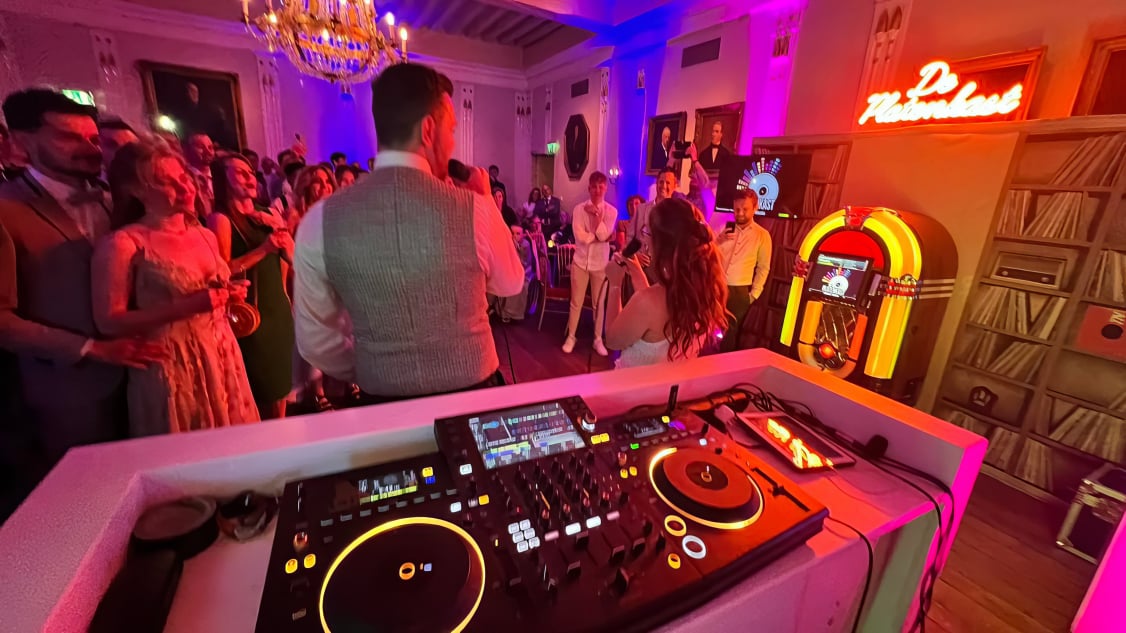 dj en jukebox bruiloft
