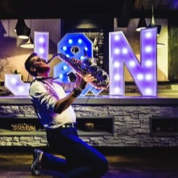 Verlichte letters voor sfeervolle decoratie