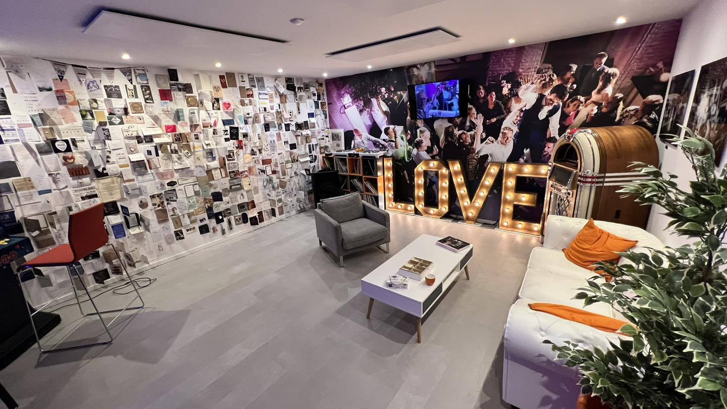 showroom de vriendelijke djs